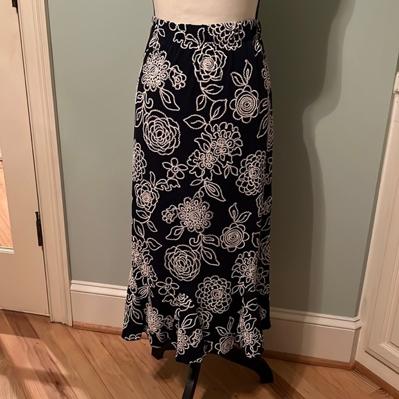 S/S Dresses & Skirts - S/S Long Skirt